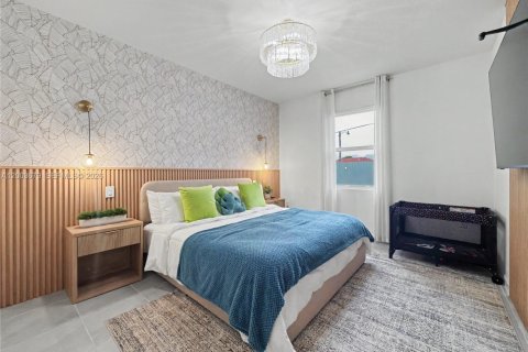 House in Miami, Florida 4 bedrooms, 224.08 sq.m. № 2069106 - photo 16