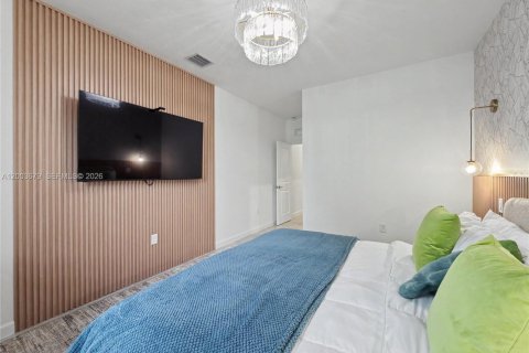 House in Miami, Florida 4 bedrooms, 224.08 sq.m. № 2069106 - photo 18
