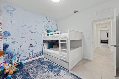 House in Miami, Florida 4 bedrooms, 224.08 sq.m. № 2069106 - photo 10