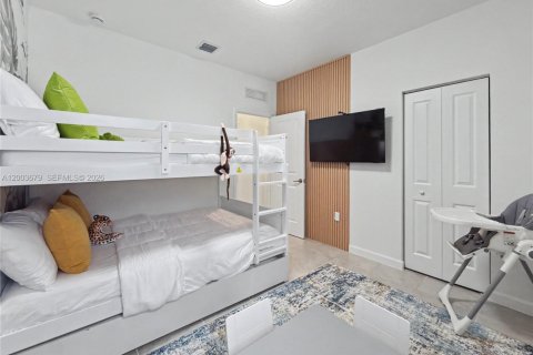 House in Miami, Florida 4 bedrooms, 224.08 sq.m. № 2069106 - photo 28