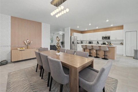 House in Miami, Florida 4 bedrooms, 224.08 sq.m. № 2069106 - photo 3