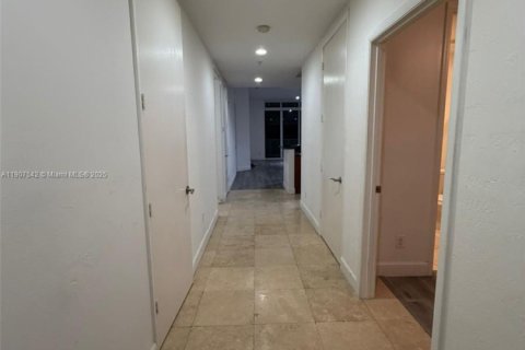 Copropriété à vendre à North Miami, Floride: 2 chambres, 167.32 m2 № 1969559 - photo 1