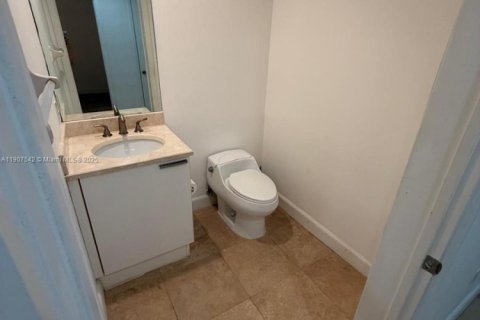 Copropriété à vendre à North Miami, Floride: 2 chambres, 167.32 m2 № 1969559 - photo 2