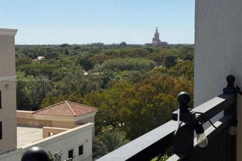 Condo in Coral Gables, Florida, 2 bedrooms  № 1864916 - photo 1