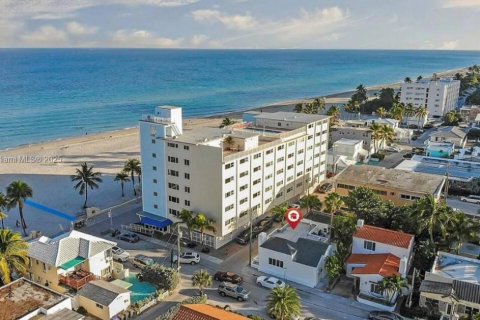 Copropriété à louer à Hollywood, Floride: 1 chambre, 50.54 m2 № 1960001 - photo 1