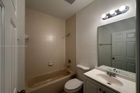 Touwnhouse à louer à Homestead, Floride: 3 chambres, 132.2 m2 № 1986478 - photo 5