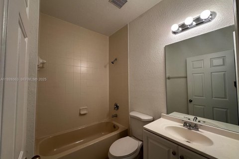 Touwnhouse à louer à Homestead, Floride: 3 chambres, 132.2 m2 № 1986478 - photo 4