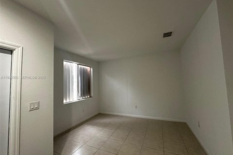 Touwnhouse à louer à Homestead, Floride: 3 chambres, 132.2 m2 № 1986478 - photo 2