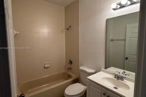 Touwnhouse à louer à Homestead, Floride: 3 chambres, 132.2 m2 № 1986478 - photo 3