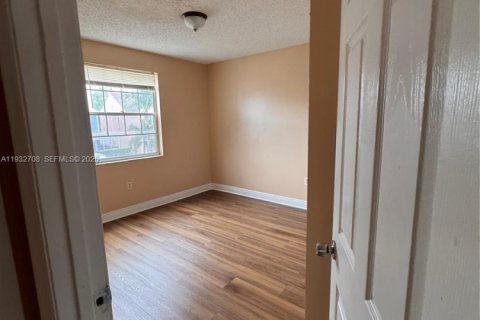 Снять в аренду виллу или дом в Мирамар, Флорида 3 спальни, 145.76м2, № 1991596 - фото 18