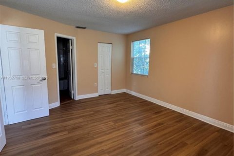 Снять в аренду виллу или дом в Мирамар, Флорида 3 спальни, 145.76м2, № 1991596 - фото 11