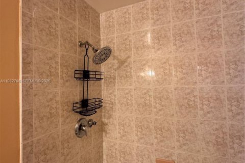 Снять в аренду виллу или дом в Мирамар, Флорида 3 спальни, 145.76м2, № 1991596 - фото 9