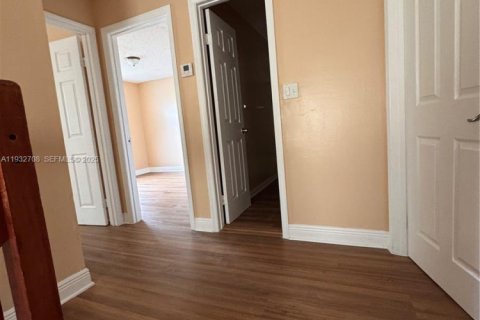 Снять в аренду виллу или дом в Мирамар, Флорида 3 спальни, 145.76м2, № 1991596 - фото 23