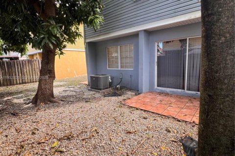 Снять в аренду виллу или дом в Мирамар, Флорида 3 спальни, 145.76м2, № 1991596 - фото 4