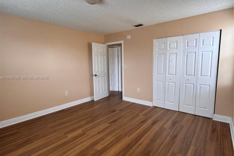 Снять в аренду виллу или дом в Мирамар, Флорида 3 спальни, 145.76м2, № 1991596 - фото 14