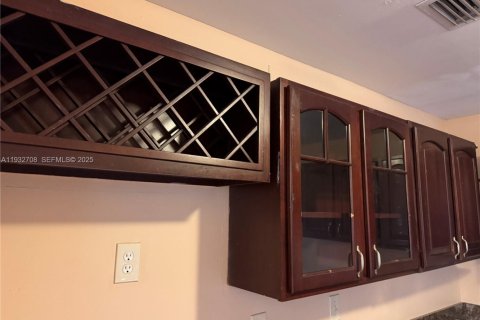 Снять в аренду виллу или дом в Мирамар, Флорида 3 спальни, 145.76м2, № 1991596 - фото 27