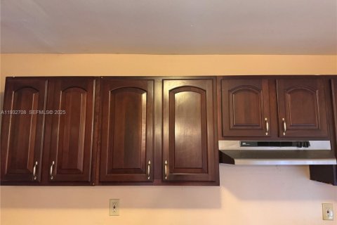 Снять в аренду виллу или дом в Мирамар, Флорида 3 спальни, 145.76м2, № 1991596 - фото 26