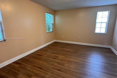 Снять в аренду виллу или дом в Мирамар, Флорида 3 спальни, 145.76м2, № 1991596 - фото 10