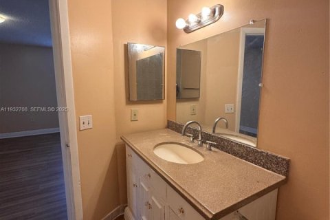 Снять в аренду виллу или дом в Мирамар, Флорида 3 спальни, 145.76м2, № 1991596 - фото 8