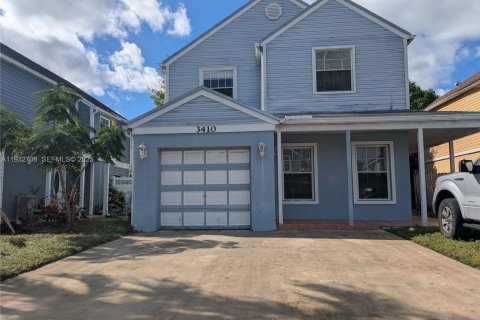 Снять в аренду виллу или дом в Мирамар, Флорида 3 спальни, 145.76м2, № 1991596 - фото 1