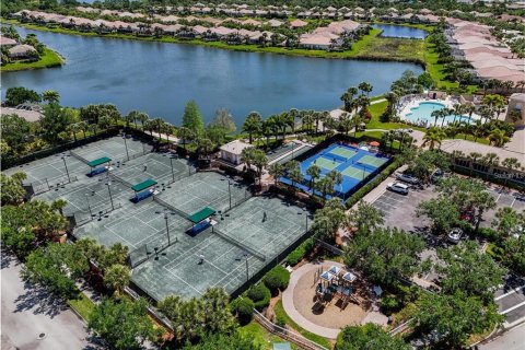 Townhouse in Sarasota, Florida 3 bedrooms, 171.5 sq.m. № 1826172 - photo 18