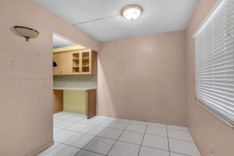 Condo in Pembroke Pines, Florida, 2 bedrooms  № 1794533 - photo 8
