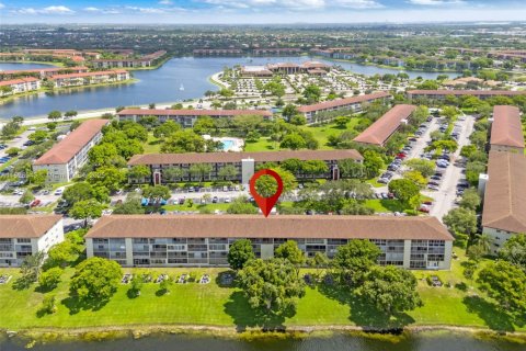 Condo in Pembroke Pines, Florida, 2 bedrooms  № 1794533 - photo 26