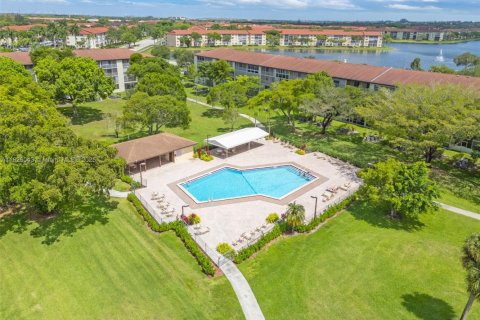 Condo in Pembroke Pines, Florida, 2 bedrooms  № 1794533 - photo 30