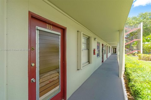 Condo in Pembroke Pines, Florida, 2 bedrooms  № 1794533 - photo 2