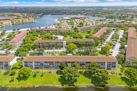 Condo in Pembroke Pines, Florida, 2 bedrooms  № 1794533 - photo 27