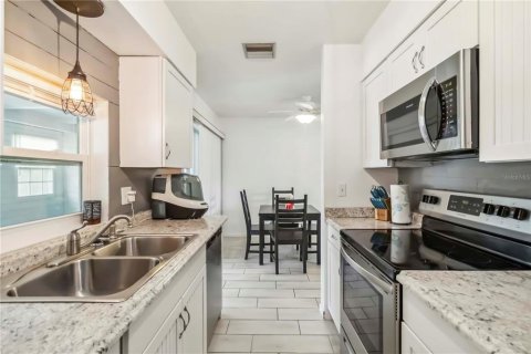 House in Port Charlotte, Florida 2 bedrooms, 84.08 sq.m. № 1769744 - photo 9