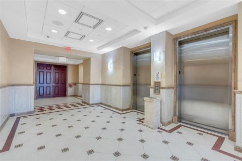 Propiedad comercial en venta en Orlando, Florida, 78.04 m2 № 2350340 - foto 28