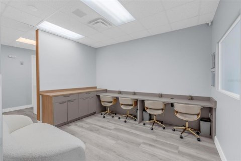 Propiedad comercial en venta en Orlando, Florida, 78.04 m2 № 2350340 - foto 7