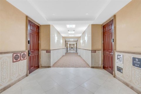 Propiedad comercial en venta en Orlando, Florida, 78.04 m2 № 2350340 - foto 26