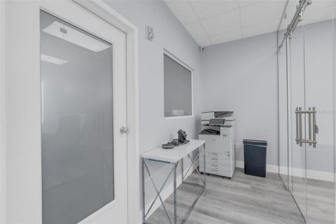 Propiedad comercial en venta en Orlando, Florida, 78.04 m2 № 2350340 - foto 10