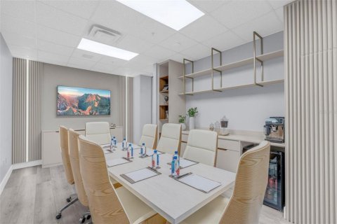 Propiedad comercial en venta en Orlando, Florida, 78.04 m2 № 2350340 - foto 12