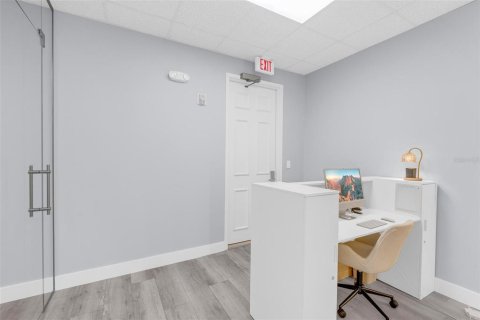 Propiedad comercial en venta en Orlando, Florida, 78.04 m2 № 2350340 - foto 5