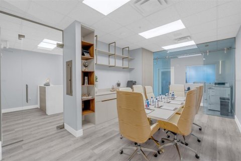 Propiedad comercial en venta en Orlando, Florida, 78.04 m2 № 2350340 - foto 13