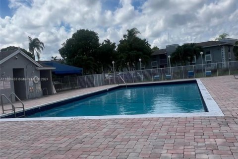 Condo in Miami, Florida, 2 bedrooms № 2060236 - photo 15