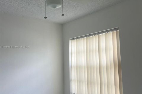 Condo in Miami, Florida, 2 bedrooms № 2060236 - photo 9