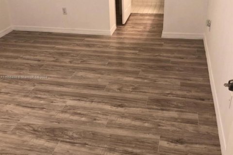 Condo in Miami, Florida, 2 bedrooms № 2060236 - photo 11