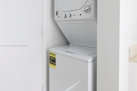 Condominio en venta en Miami, Florida, 2 dormitorios, 97.36 m2 № 1935784 - foto 14