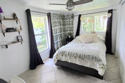 House in Margate, Florida 5 bedrooms, 143.81 sq.m. № 1894240 - photo 27