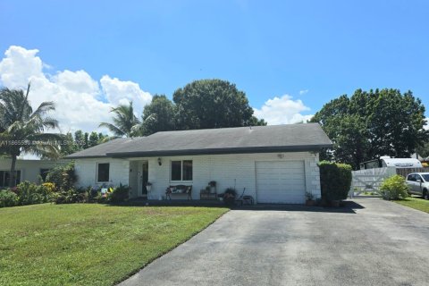 House in Margate, Florida 5 bedrooms, 143.81 sq.m. № 1894240 - photo 1