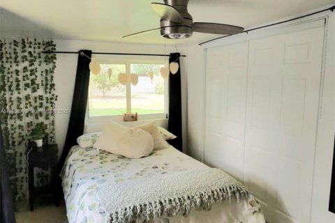 House in Margate, Florida 5 bedrooms, 143.81 sq.m. № 1894240 - photo 28