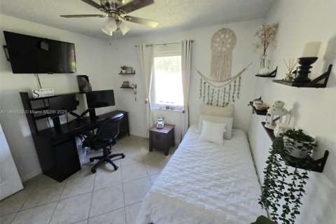 House in Margate, Florida 5 bedrooms, 143.81 sq.m. № 1894240 - photo 17
