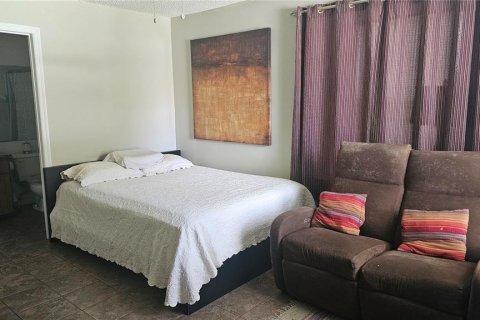 House in Orlando, Florida 2 bedrooms, 90.12 sq.m. № 2098864 - photo 7