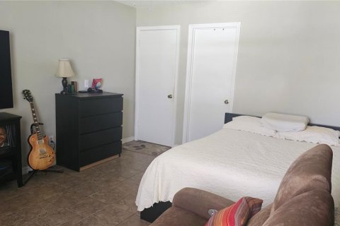 House in Orlando, Florida 2 bedrooms, 90.12 sq.m. № 2098864 - photo 9
