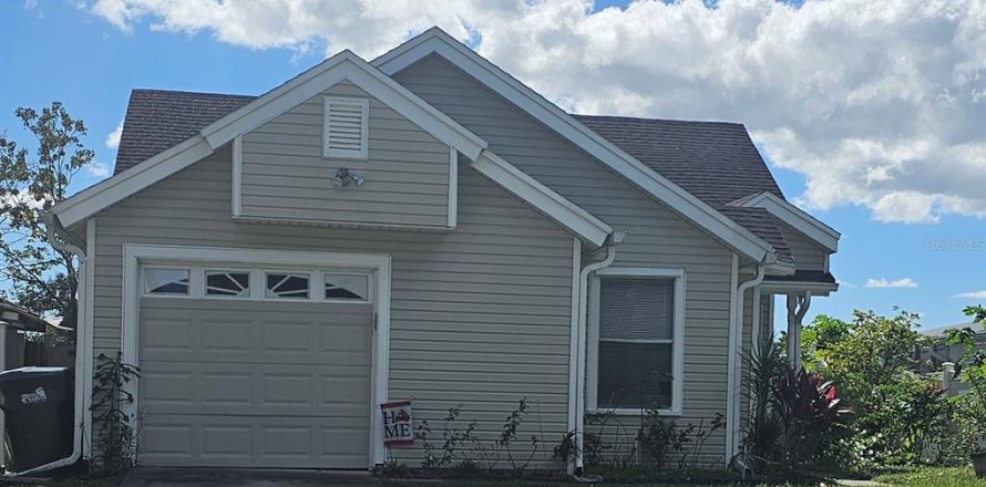 House in Orlando, Florida 2 bedrooms, 90.12 sq.m. № 2098864