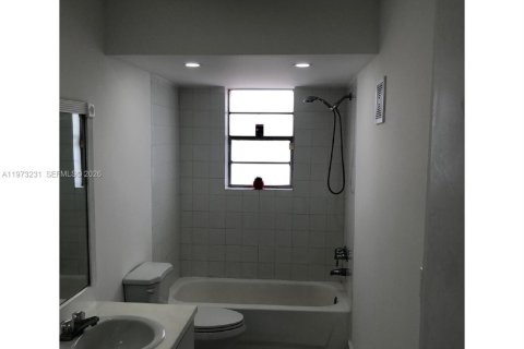 Copropriété à louer à Palmetto Bay, Floride: 1 chambre, 61.69 m2 № 2040921 - photo 9